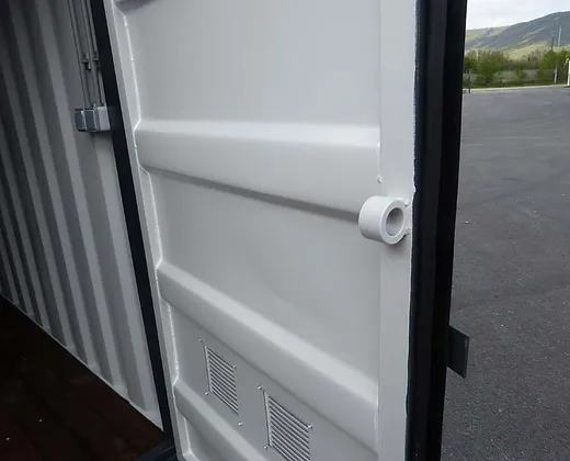 Contenedor de 15 pies con instalación eléctrica, rejillas de ventilación y bloqueo de llave-Nuevo - Image 10