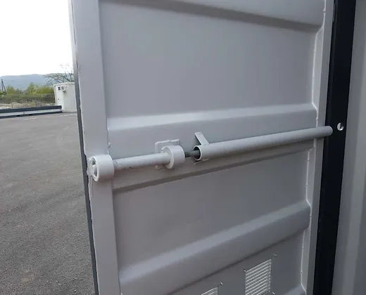 Contenedor de 15 pies con instalación eléctrica, rejillas de ventilación y bloqueo de llave-Nuevo - Image 8