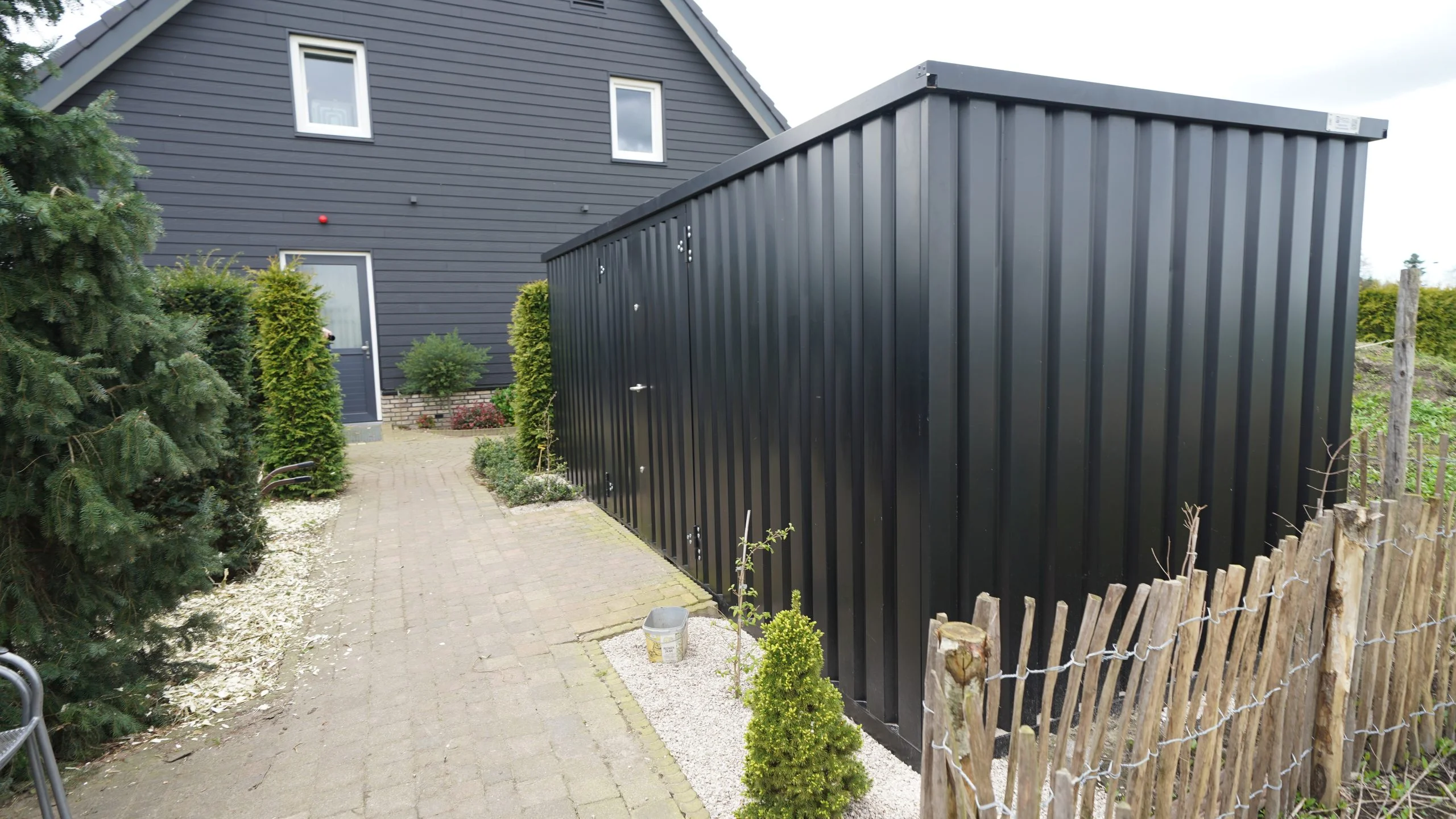 Contenedor negro disminuido 6 x 2 metros - con puerta doble en el lado 6 metros-Nuevo - Image 4